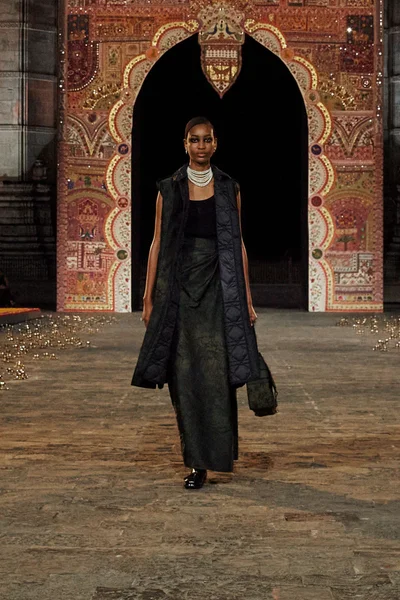 Look 27
